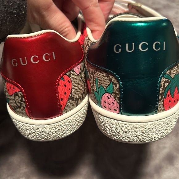 Gucci Supreme Strawberry Sneakers - Picture 3 of 8